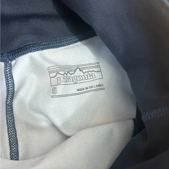 Patagonia size Small Pattern Capri Leggings, hiking, workout, gym, outdoor - Picture 3 of 7